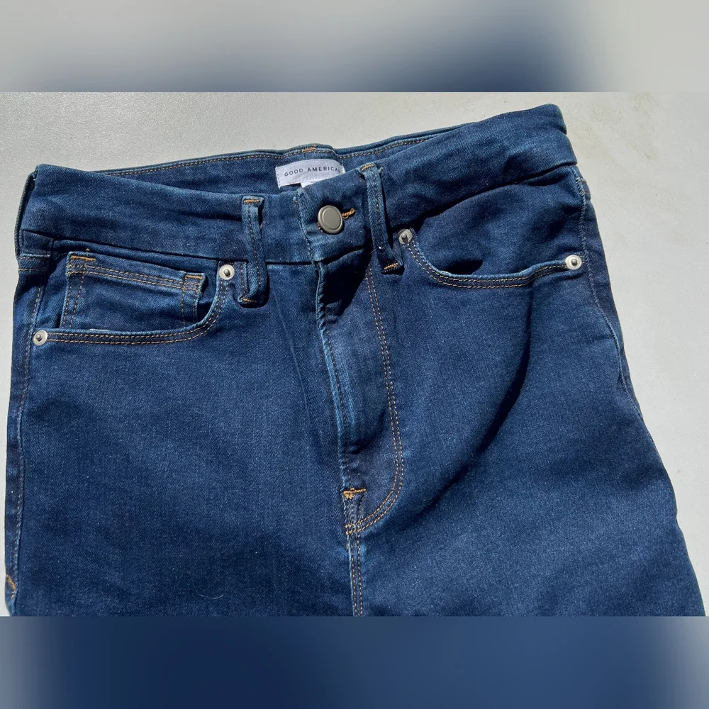 Madewell Women's Classic Blue High-Rise Jeans - Picture 3 of 6